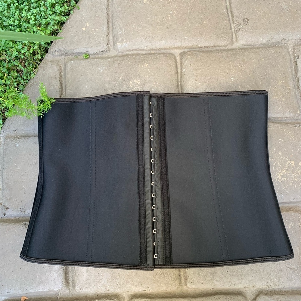 ROYAL LIONESS Sleek Black Panther Waist Trainer